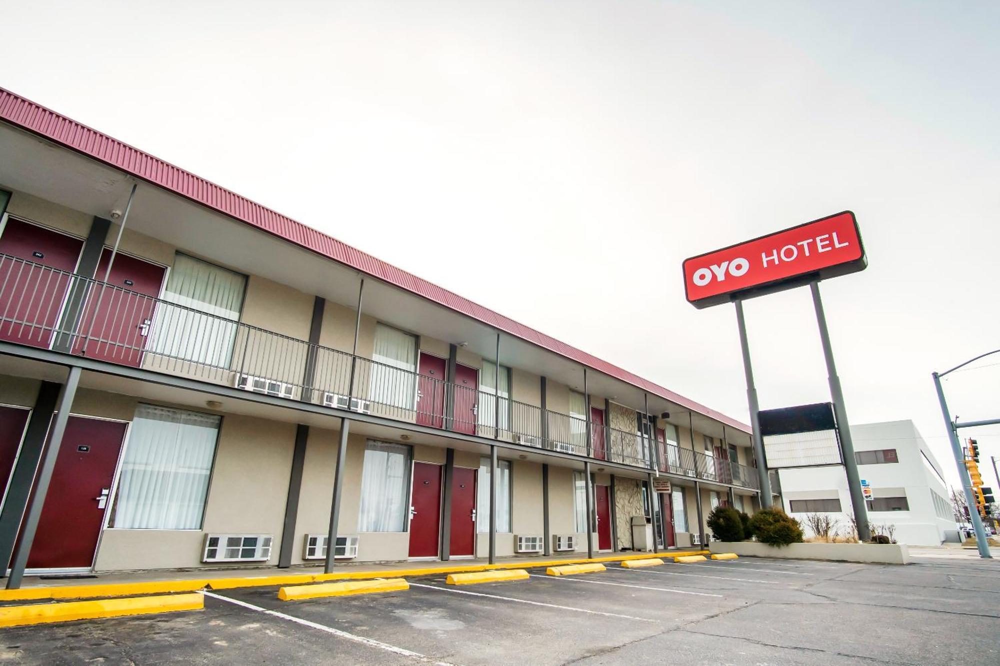 Oyo Hotel Hutchinson West 4Th Ave Exteriér fotografie