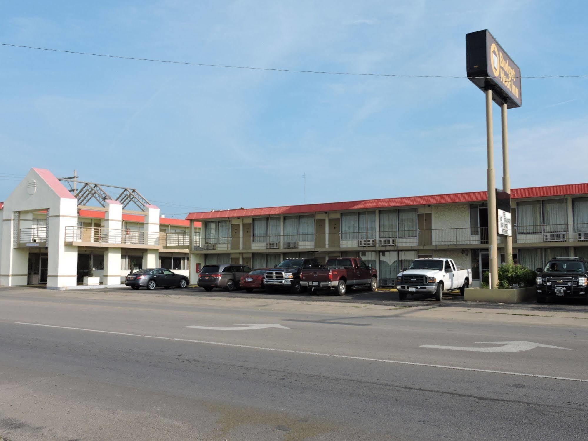 Oyo Hotel Hutchinson West 4Th Ave Exteriér fotografie